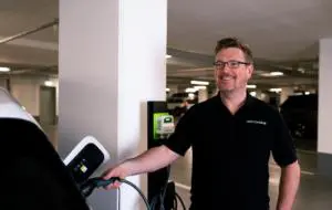 BMW i Ventures investeşte în HeyCharge, promovat de start-up acceleratorul Y Combinator, pentru soluţii de încarcare rezidenţiale