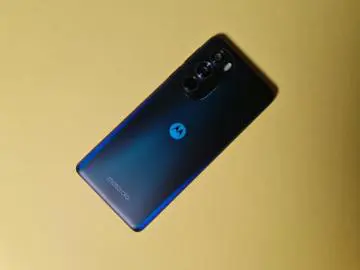 REVIEW Motorola Edge 30 Pro – Din bine în mai bine