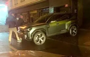 Dacia Bigster, SUV-ul inspirat de Tesla Cybertruck a fost fotografiat pe stradă în Cehia