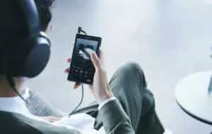 Sony uită că este în 2022 şi lansează MP3 playere Walkman acoperite cu aur