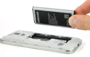 UE vrea să aducă înapoi bateriile uşor de scos şi înlocuit din telefon