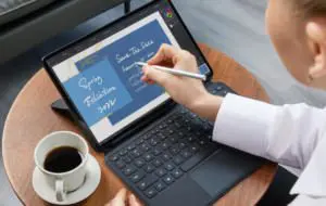 Huawei MateBook E este un hibrid între laptop şi tabletă, cu Windows 11 la bord