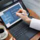 Huawei MateBook E este un hibrid între laptop şi tabletă, cu Windows 11 la bord