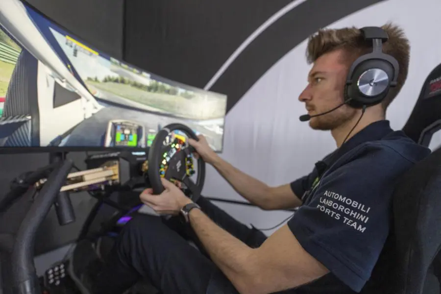 Lamborghini prezintă prima echipă Esports pentru curse virtuale și anunță cei trei piloți oficiali de sim