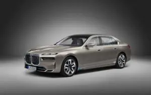 BMW prezintă noul Seria 7 şi modelul electric i7, cu tehnologie avansată, design polarizant