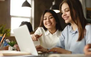 Intel a creat un AI controversat care detectează emoţiile elevilor pe Zoom