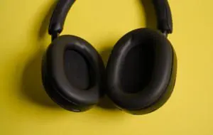 O piesă creată cu AI a fost propusă pentru premiile Grammy