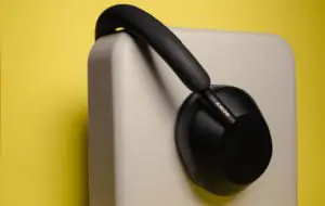 Căștile Sony WH-1000XM6 apar în oferta Amazon cu lista completă de specificații