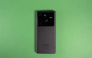 Când se lansează vivo X80 Pro în România