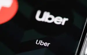 Uber oferă acum posibilitatea de a cumpăra bilete de avion în Marea Britanie