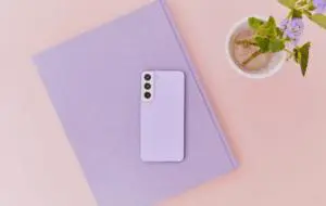 Zvonurile s-au adeverit. Samsung a lansat culoarea Bora Purple pentru Galaxy S22