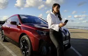 Update software: noi funcţii la bord şi în afara automobilului pentru milioane de clienţi BMW