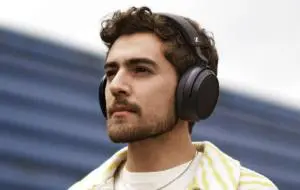 Sennheiser lansează căştile Momentum 4 Wireless, cu autonomie de 60 de ore