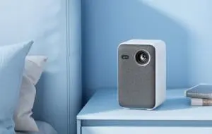 Xiaomi a lansat un proiector compact şi portabil capabil de gaming: Xiaomi Projector Mini