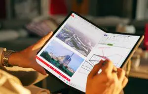 Lenovo anunță a doua generaţie de laptop pliabil: ThinkPad X1 Fold Gen 2 costă 2499 dolari