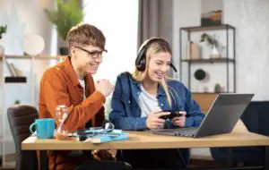 Acer lansează un Chromebook dedicat gamingului, cu RGB și tot ce trebuie