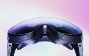 Qualcomm se ia la trântă cu Apple pe piața de căști VR