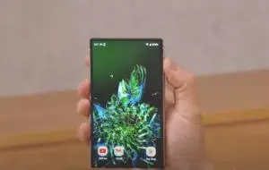 VIDEO Motorola a prezentat un nou concept de smartphone „rulabil”. Cum funcționează