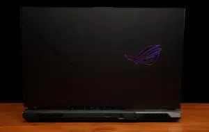 ASUS ROG Strix Scar 17 (2022) – Bestie de gaming, cu Intel la bord