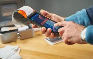 OLX îți poate plăti facturile dacă alegi serviciul „livrare prin OLX”