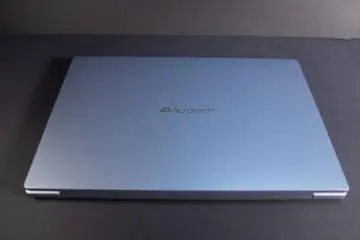 REVIEW Microtech CoreBook CB15A, un nou concurent pe piața de laptopuri all-round din România