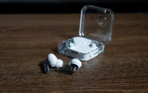 Nothing Ear (2) – Merită să cumperi căștile transparente? (REVIEW)