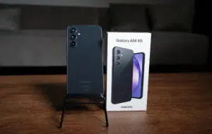 VIDEO. Samsung Galaxy A54 – Rămâne CEL MAI BUN telefon accesibil?