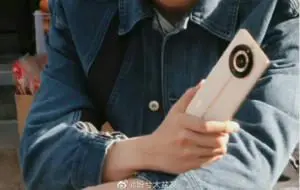 Realme 11 Pro+ apare în fotografii cu un design atipic de cameră