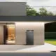 Anker trece de la baterii externe la baterii de locuinţă: Solix e un sistem modular solar