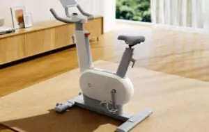 Xiaomi a lansat o bicicletă de fitness care îţi încarcă smartphone-ul