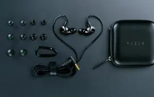 Razer Moray combină căştile de gaming cu monitoarele pro in ear