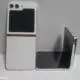 Samsung Galaxy Z Flip 5 apare sub formă de machetă şi are gol între cele două segmente de ecran