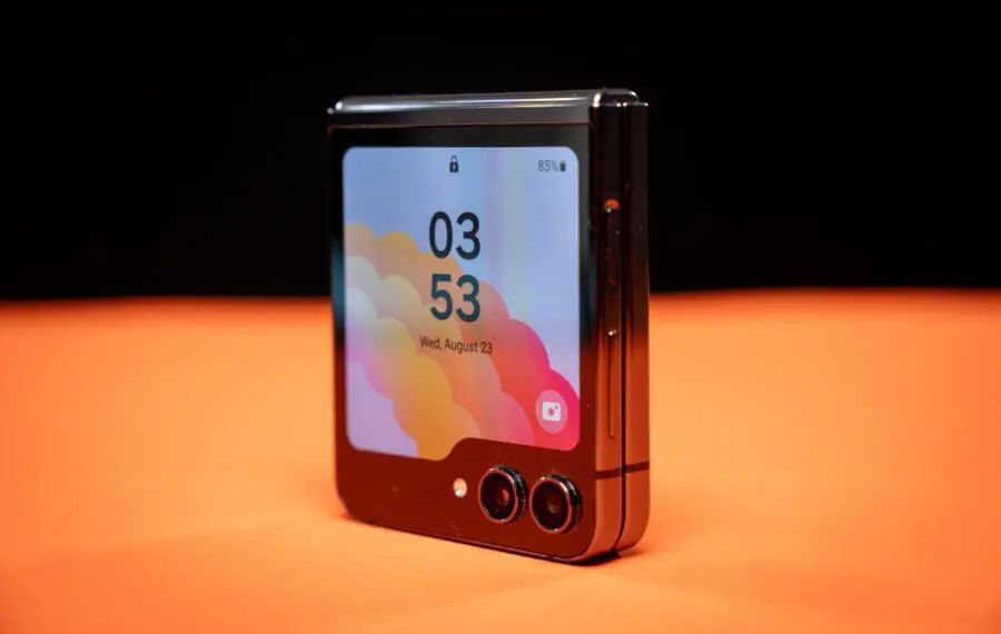 Samsung Galaxy Z Flip 57