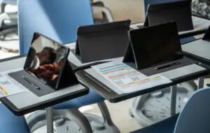Samsung realizează un parteneriat cu Ascendia pentru digitalizarea școlilor din România