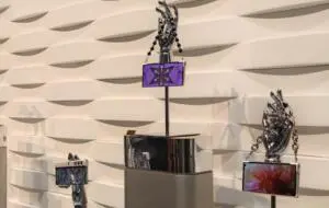 Honor îmbină moda și tehnologia cu un nou concept de pliabil: Honor V Purse