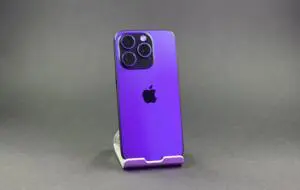 Unii utilizatori de iPhone susțin că pot vedea din nou în galeria foto poze șterse definitiv cu ani în urmă