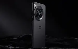 Cum arată OnePlus 12 în primele fotografii oficiale, publicate cu o săptămână înaintea lansării