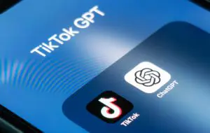 Creatorul TikTok prins că folosea ChatGPT pentru antrenarea propriului AI