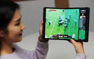 CES 2024 – Samsung dezvăluie noi concepte pentru ecranele pliabile și rulabile
