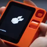 Noul agent AI de la Rabbit merge fără hardware-ul produs de companie