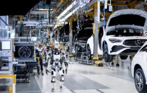 Mercedes va folosi roboți umanoizi în fabrici