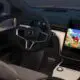 Vei putea juca Angry Birds, și urmări filme pe ecranul mașinilor cu Android Auto și Automotive