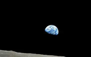 A murit astronautul care a realizat una dintre cele mai celebre și mai importante fotografii din istorie