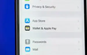 După scandalul cu AppStore, Apple e obligată de Uniunea Europeană să-și deschidă NFC-ul de pe iPhone-uri pentru soluții de plată third-party