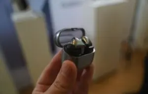Samsung Galaxy Buds 4 și 4 Pro au apărut pe internet, din toate unghiurile