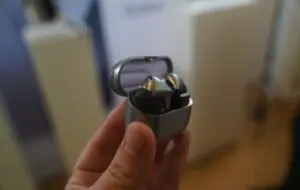 Căști wireless fără redare prin Bluetooth? Samsung crede că a găsit o soluție