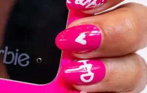Cum arată telefonul Barbie dezvoltat de HMD Global. FOTO