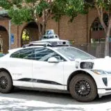 Robotaxiurile Waymo autonome sunt „ajutate” de la distanță de operatori umani din Filipine
