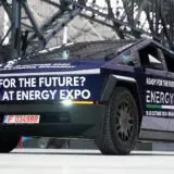 Tesla nu se ține de promisiuni: anulează „bateria externă” pentru Cybertruck