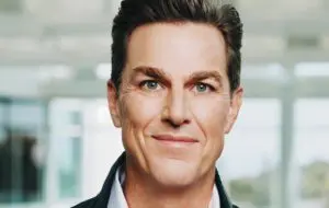 Disney își caută un nou șef, iar CEO-ul EA este unul dintre favoriți
